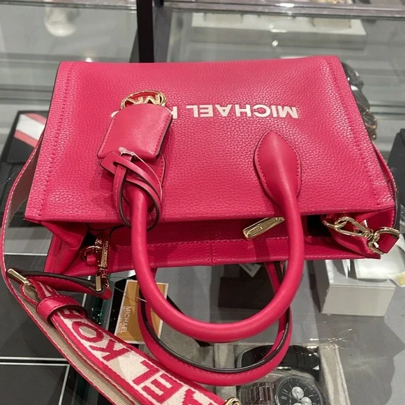 MICHAEL KORS
Mirella Small Pebbled Leather Crossbody Bag Tote
Electric Pink
NWT - Picture 13 of 16